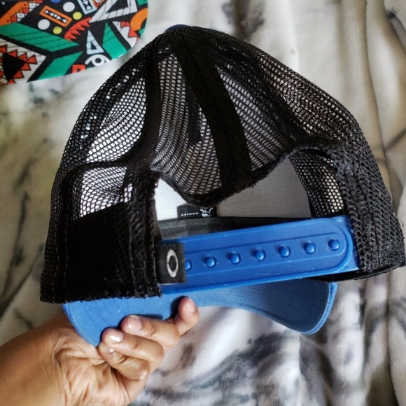 Oakley hat - Picture 2 of 4